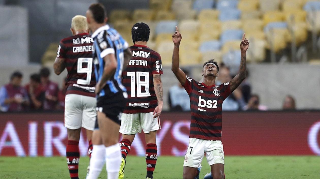 Bruno Henrique celebrando la apertura del marcador.