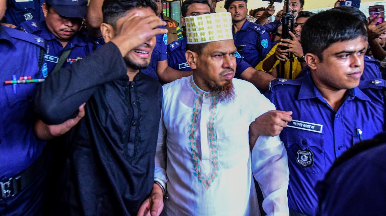 En la foto uno de los condenados por la muerte de Nusrat Jahan Rafi Nusrat provocó la indignación del país.