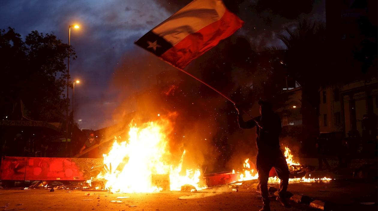 El toque de queda rige por los actos vandálicos que se han presentado desde hace 9 días.