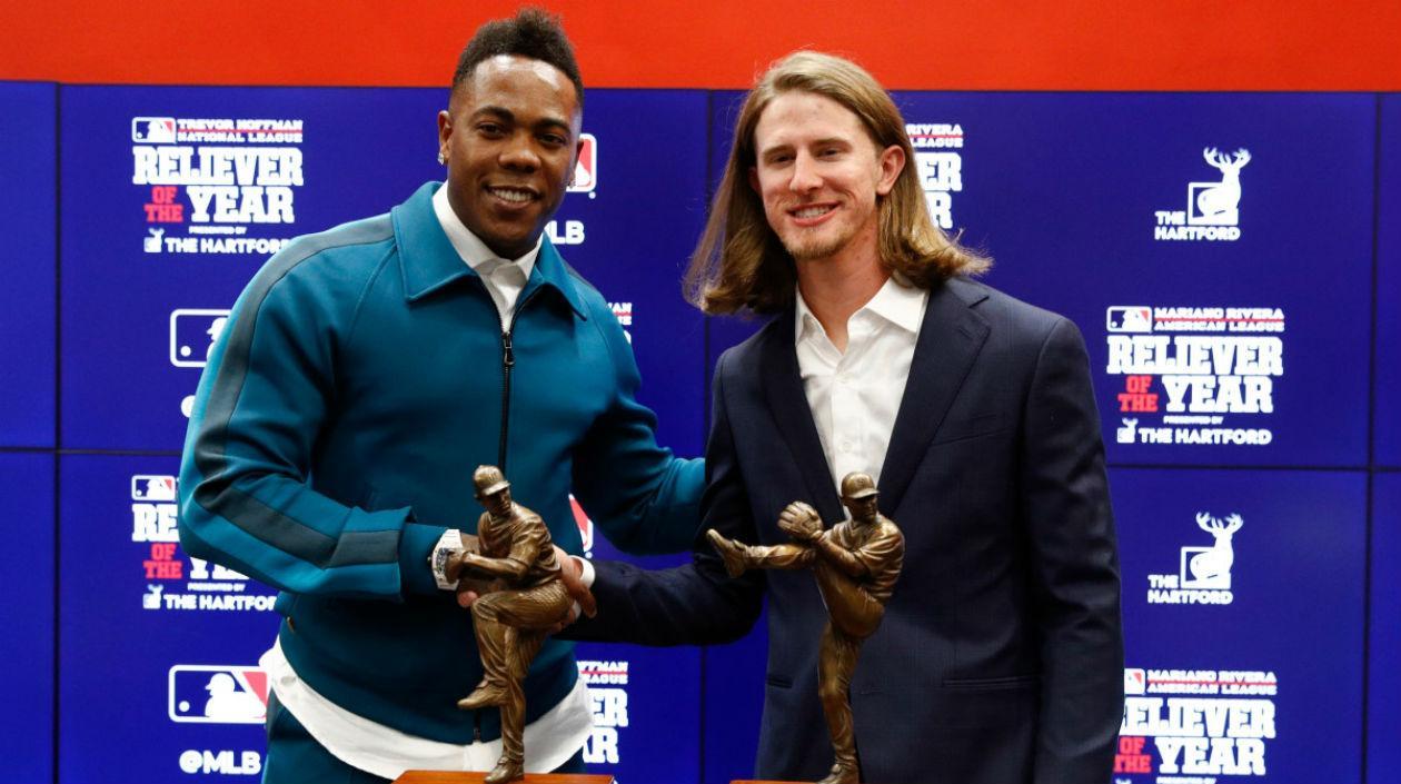 Aroldis Chapman, de los Yanquis de Nueva York, y Josh Hade, de los Cerveceros..