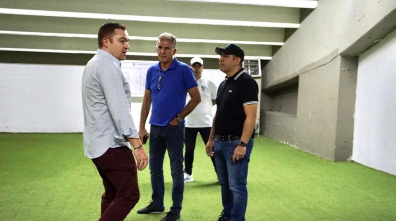Iván Novella, gerente de la Selección Colombia; Carlos Queiroz, técnico de Colombia, y Luis Álvarez, Secretario de Deportes. 