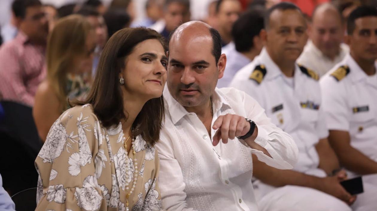 La Ministra de Transporte, Ángela María Orozco, y el Director de Cormagdalena, Pedro Pablo Jurado.