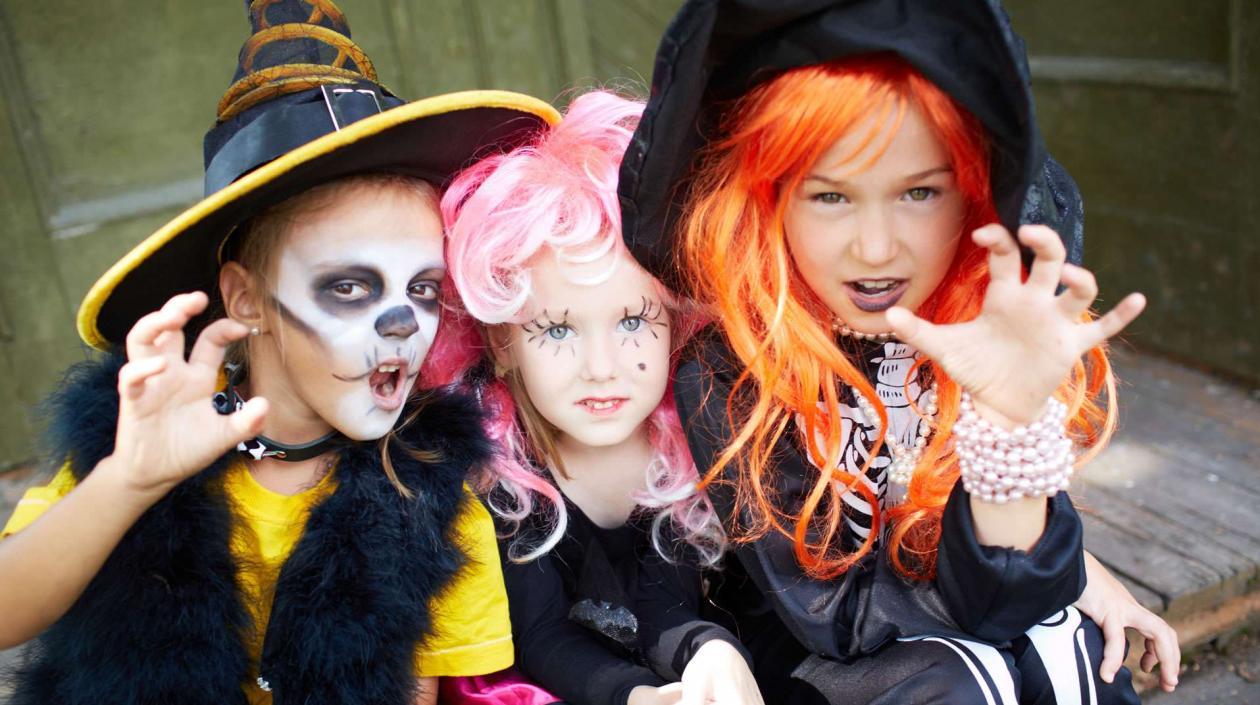 Niños disfrazados en Halloween.