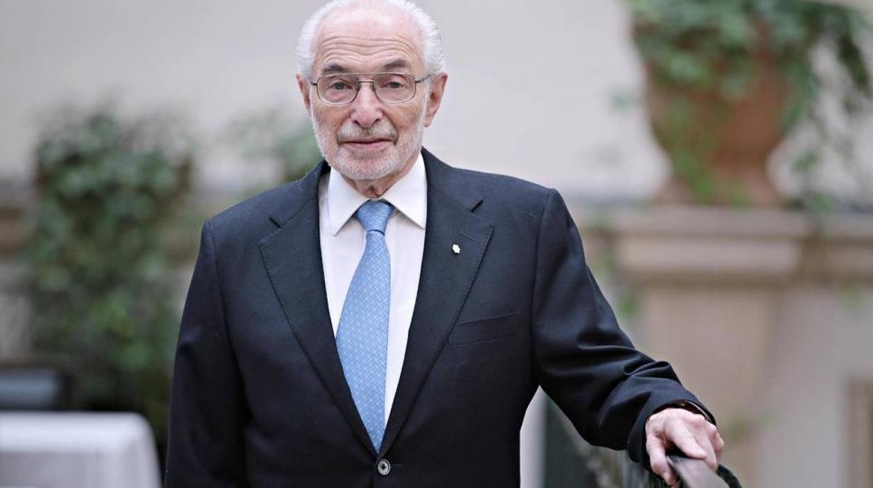 Joseph Schatzker, cirujano ortopedista canadiense, autor del sistema de clasificación de Schatzker.