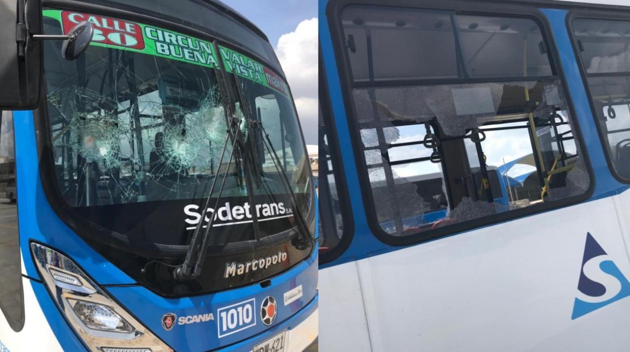 Así quedó el bus tras el ataque.
