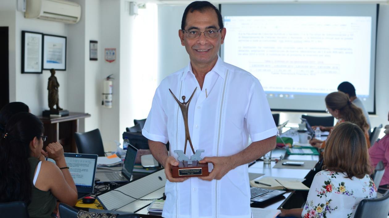 El rector de Unisimón, José Consuegra Bolívar.