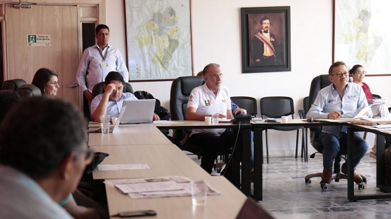 Eduardo Verano, Gobernador del Atlántico, en una reunión del Consejo Superior de la Universidad del Atlántico, a su lado Carlos Prasca.