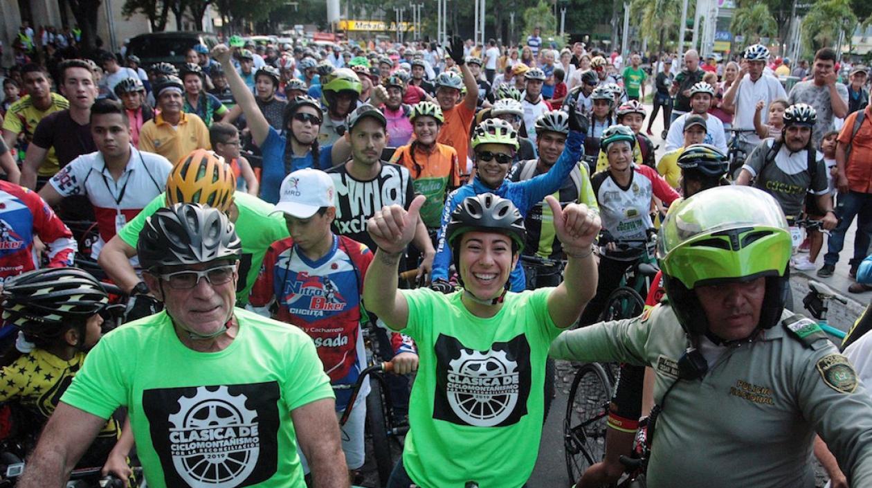 Mariana Pajón, en el ciclopaseo este sábado en Cúcuta.