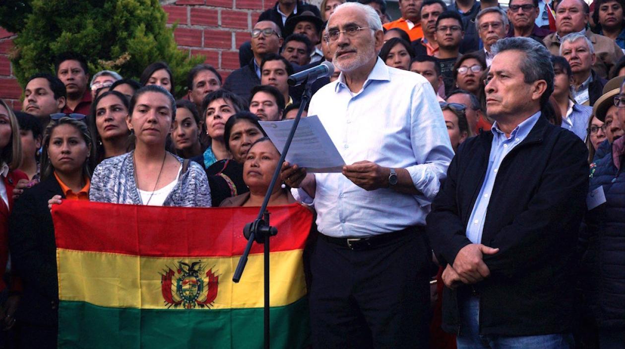 El opositor Carlos Mesa, en conferencia de prensa.