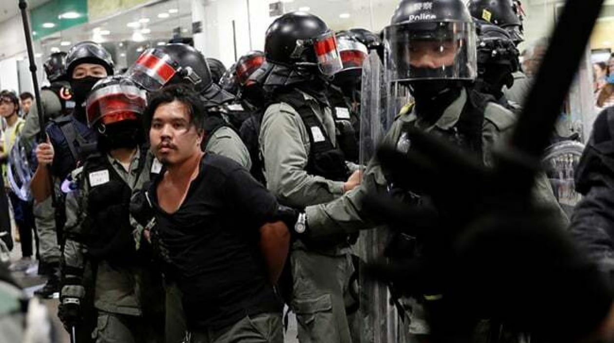 La Policía controló la situación en un centro comercial. 