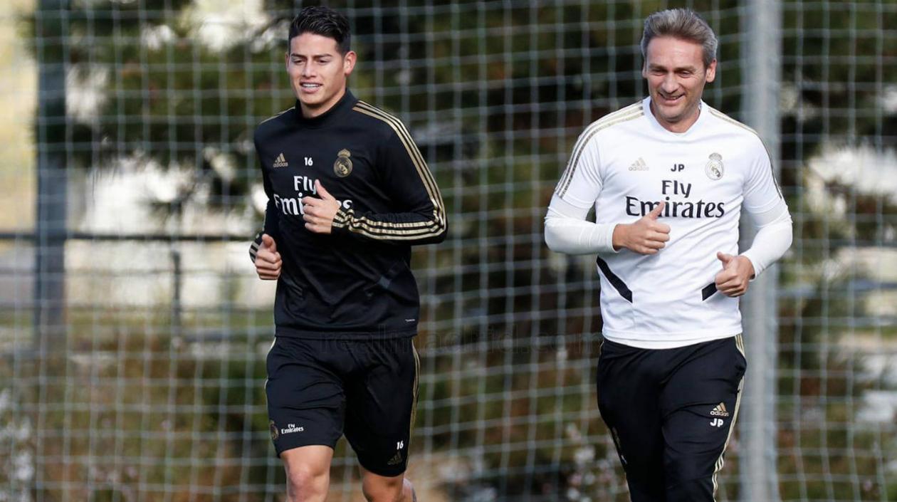 James Rodríguez haciendo trabajos de campo. 