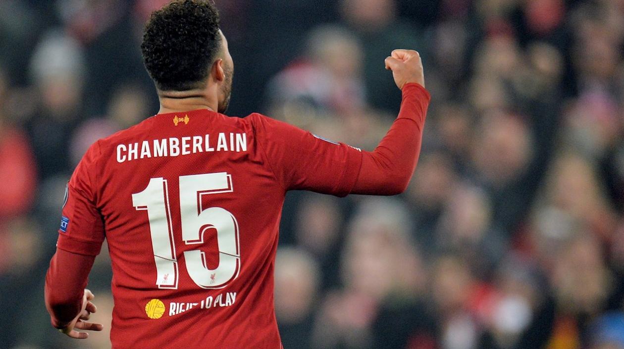 Chamberlain celebrando uno de los goles.