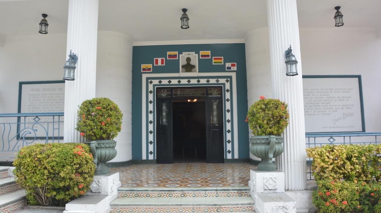 Fachada del Museo Bibliográfico Bolivariano.