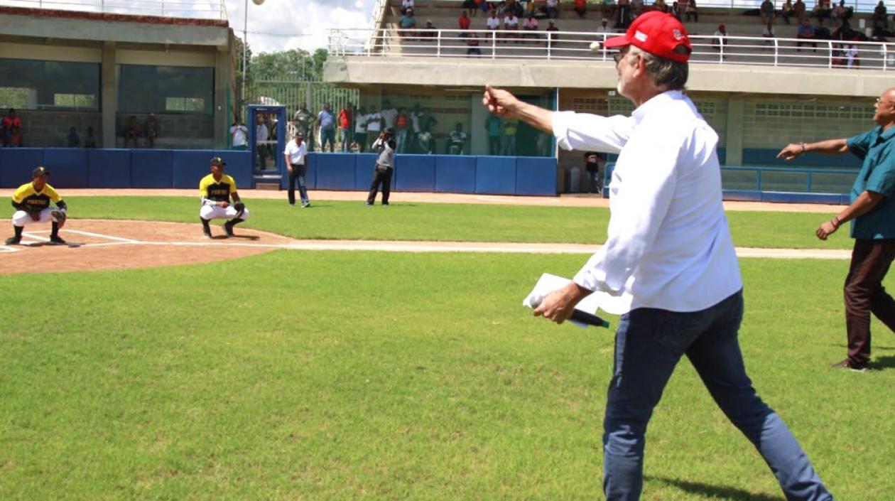Al Gobernador Eduardo Verano nuevamente los Juegos Nacionales le quedaron grandes.