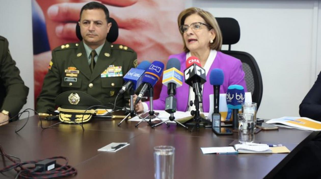 El general Norberto Mujica y la ministra de Justicia, Margarita Cabello.