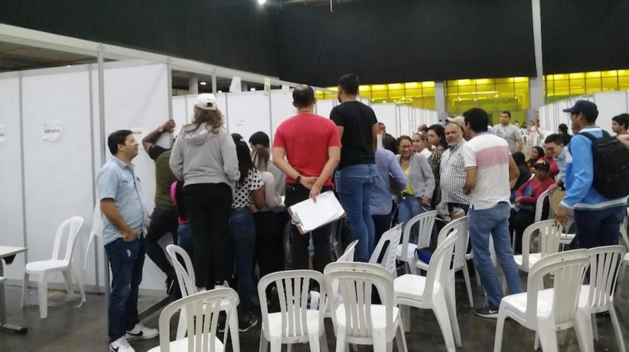 Testigos electorales atentos a los escrutinios.