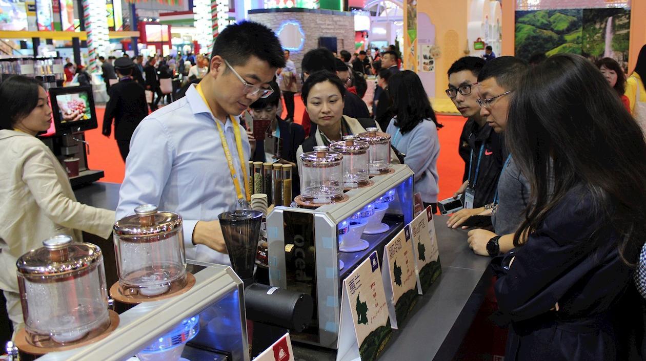 Delegación colombiana en Expo Internacional de China.