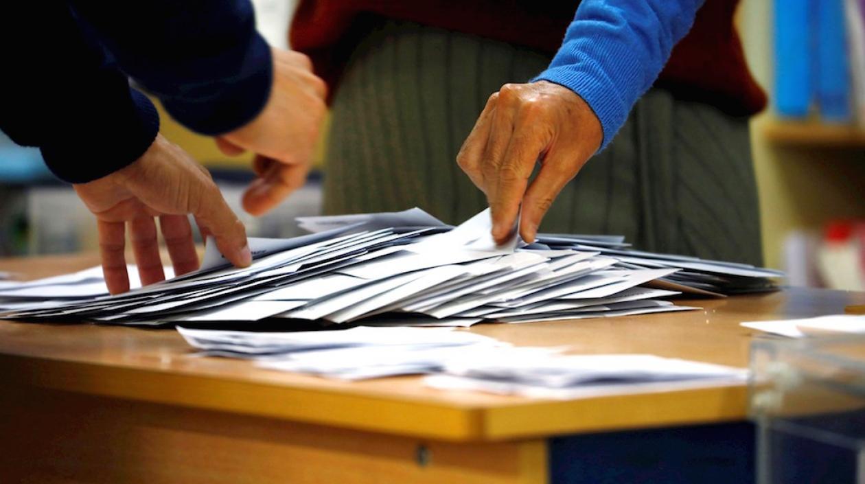 Recuento de votos en colegios electorales.