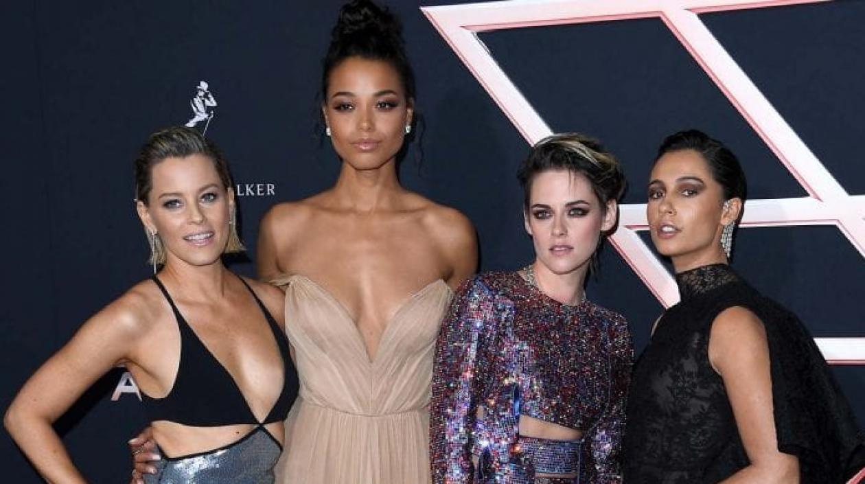 Directora y actrices de 'Los Ángeles de Charlie'.