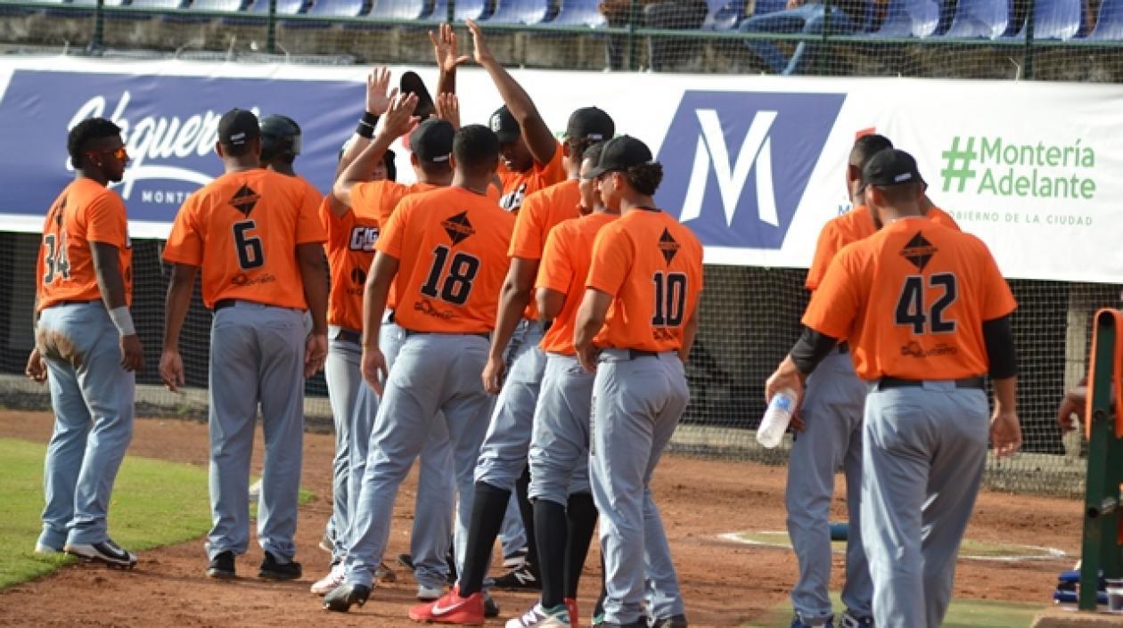 Jugadores de Gigantes celebran tras una notación. 