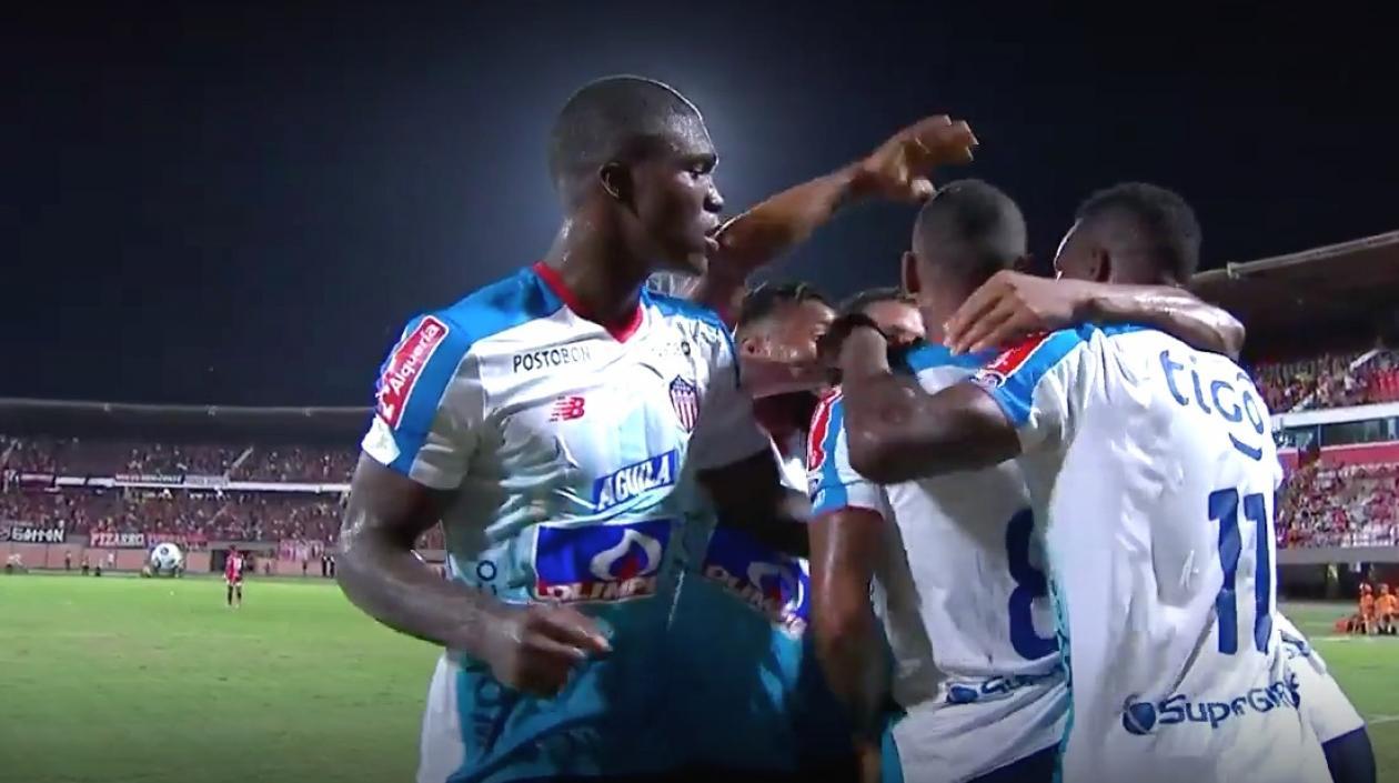 Jugadores del Junior celebrando el gol de Freddy Hinestroza.