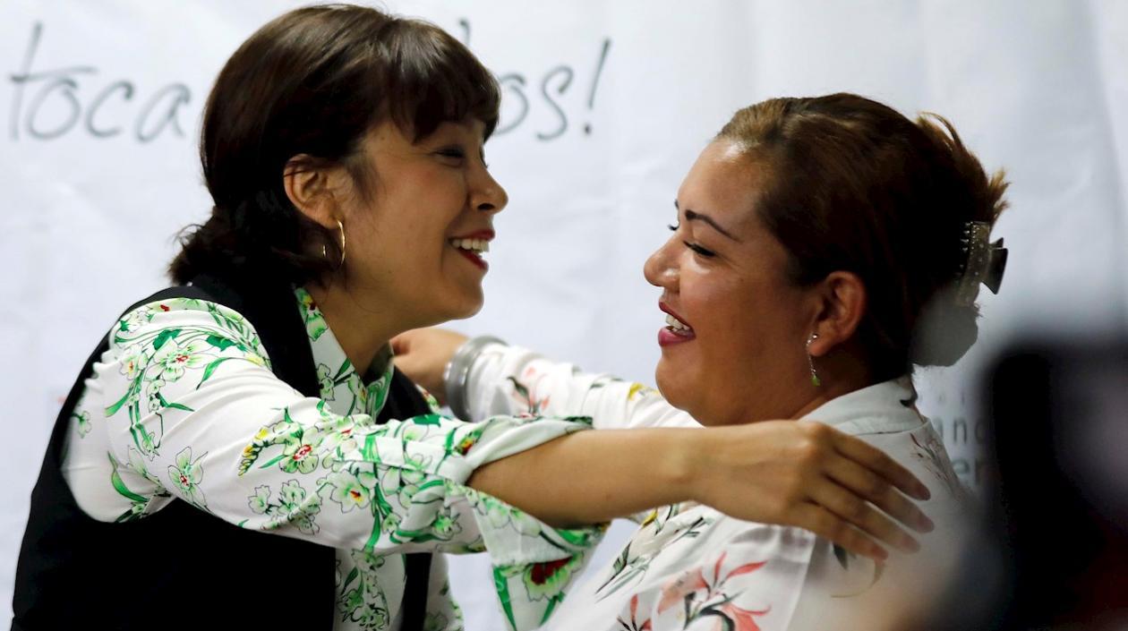 El conmovedor reencuentro de dos hermanas después de 34 años.