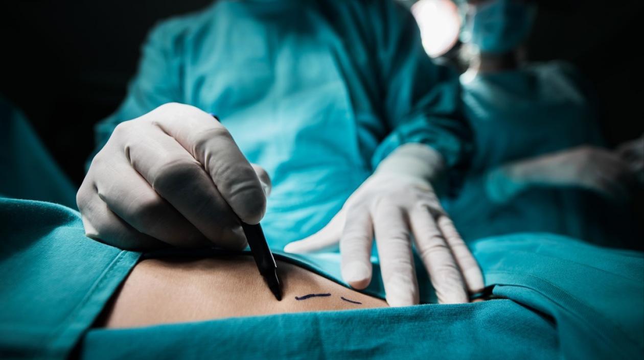 La Fiscalía adelanta indagaciones que vincularían a 43 médicos que presentaron títulos falsos obtenidos en Brasil.