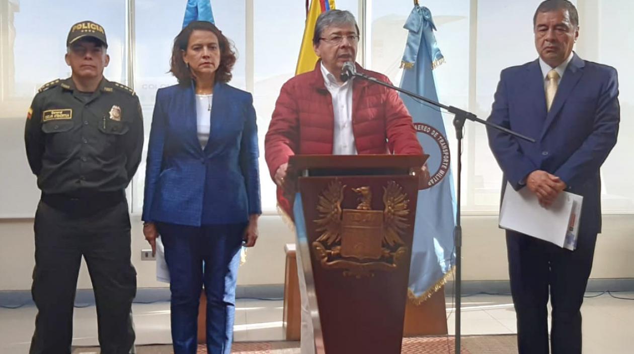 Rueda de prensa de este lunes a la que asistieron los ministros del Interior y Defensa, el Director de la Policía y el Fiscal.