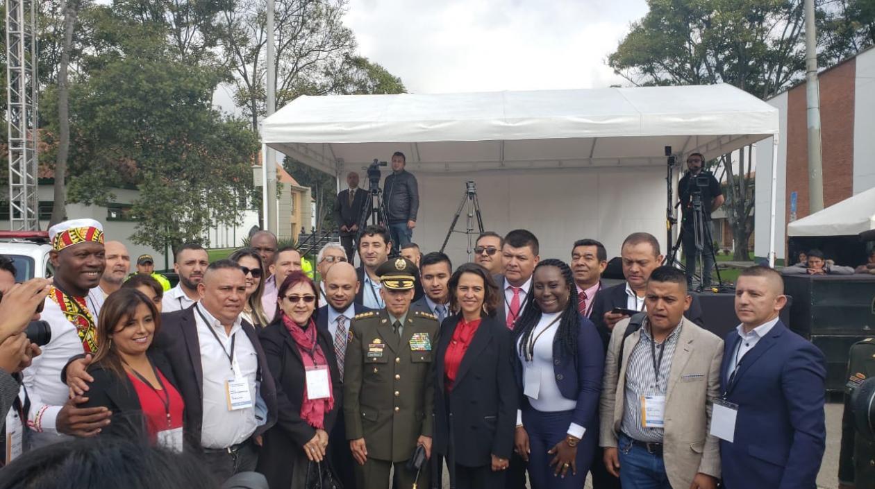 Secretaria de Gobierno de Soledad, en compañía de la Ministra del Interior y Director de la Policía.