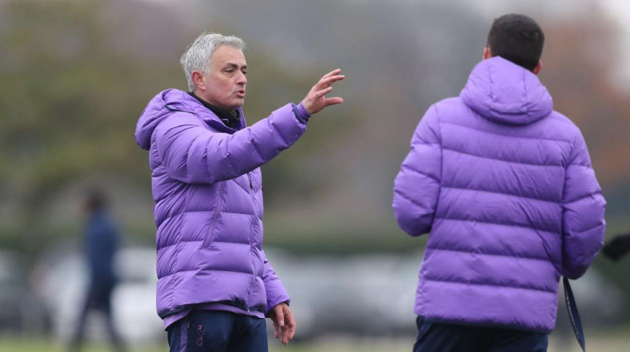 José Mourinho en su primera práctica con los Spurs. 