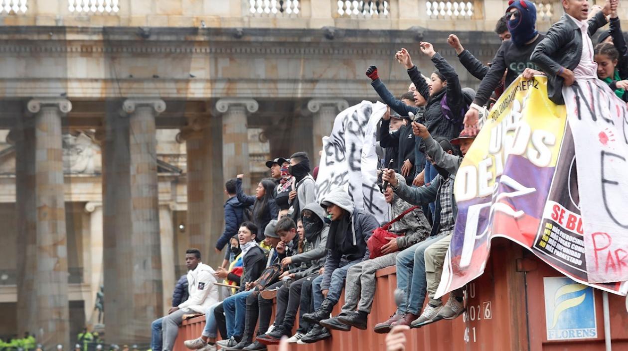 Número de marchantes refleja el descontento social, según AI.