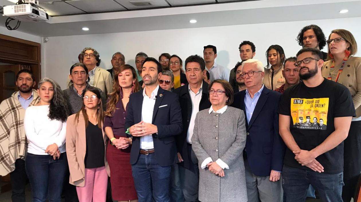 Los partidos opositores durante la réplica de este viernes sobre el paro nacional.