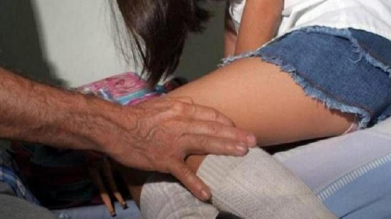 El hombre habría tocado y abusado de su propia hija.