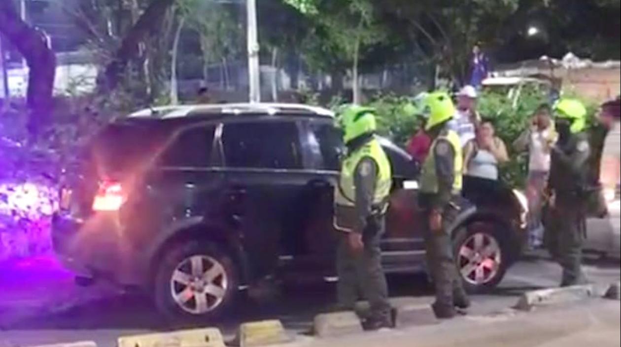 Así quedó el vehículo atacado en la calle Murillo.