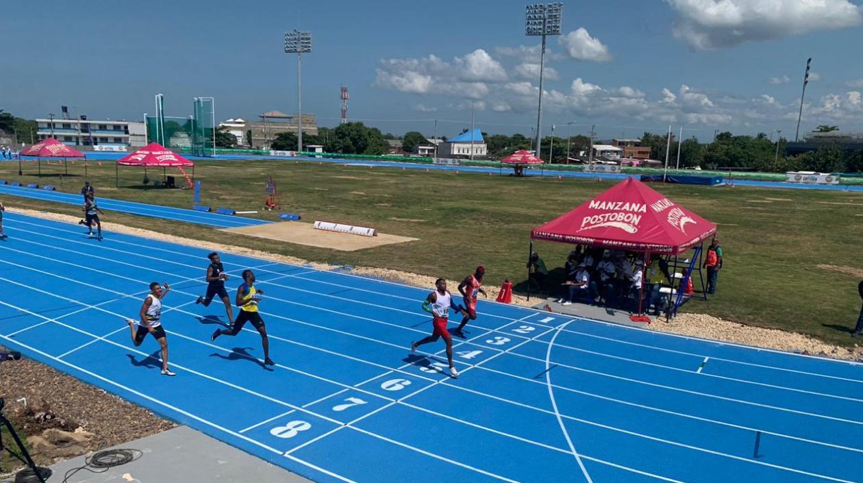 Anthony Zambrano se clasificó a finales de 400 metros