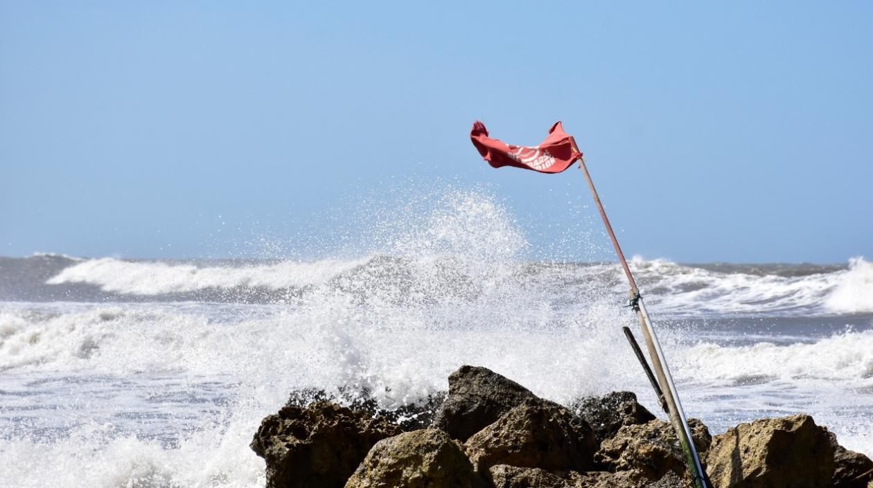 Durante las próximas 48 horas se esperan olas de 3 metros.