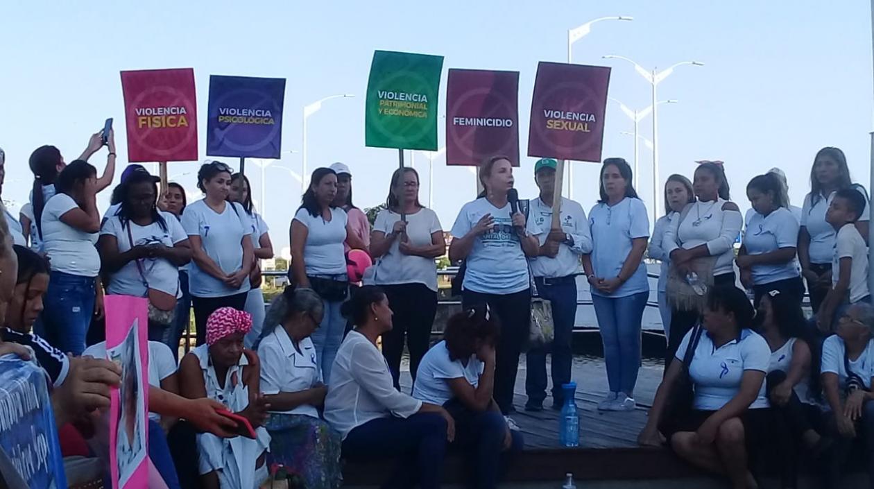 Acto de conmemoración del Día Contra la Violencia de la Mujer en la Intendencia Fluvial.