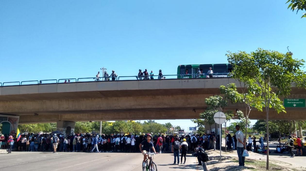 Estudiantes del Sena durante la protesta.