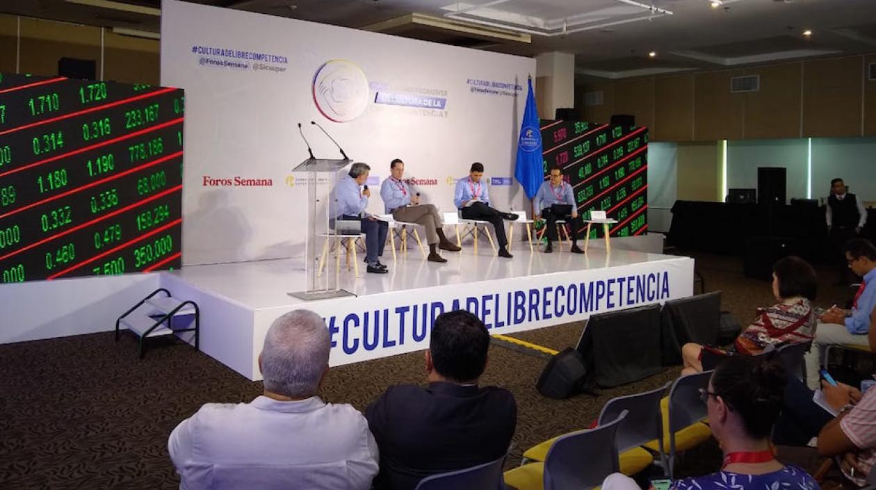 El Superintendente Andrés Barreto presidiendo el encuentro.