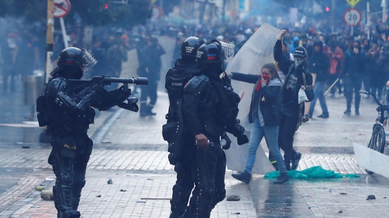 La represión del Esmad durante una de las marchas.