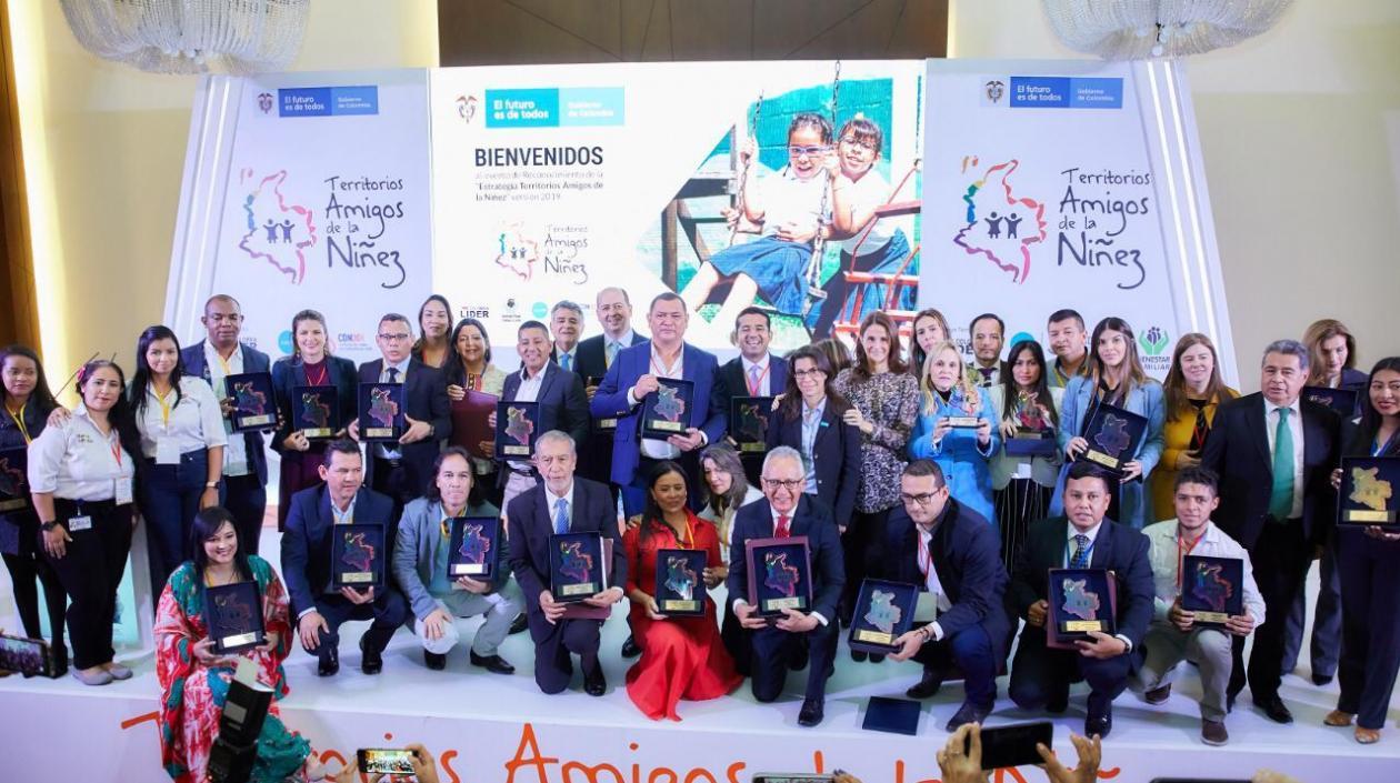 ICBF y UNICEF exalta a 25 alcaldes y 12 gobernadores