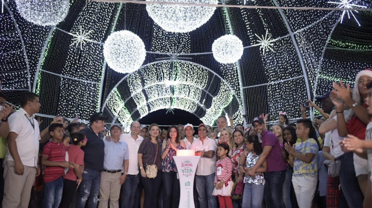 El Alcalde Alejandro Char encendiendo el alumbrado navideño.