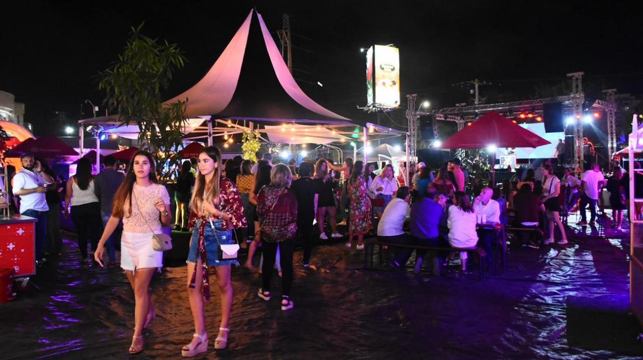La feria en su noche de apertura.