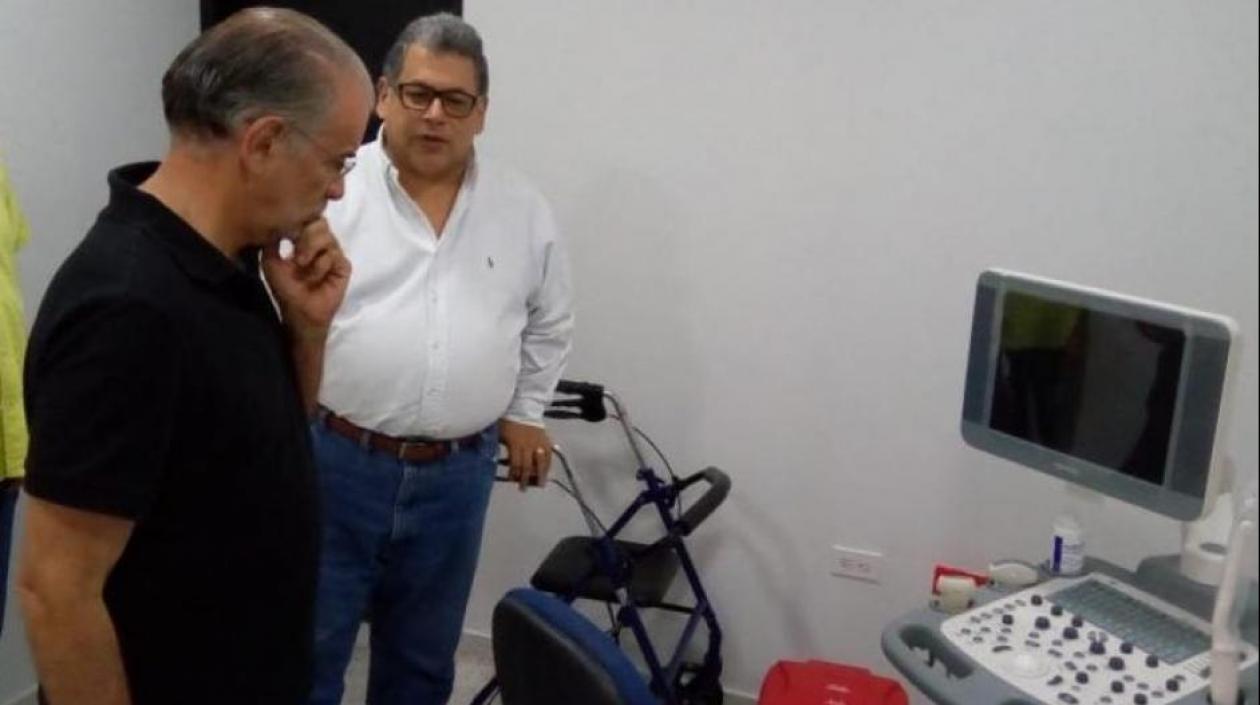 El gobernador de Atlántico, Eduardo Verano, y el gerente del Cari, Ulahy Beltrán.