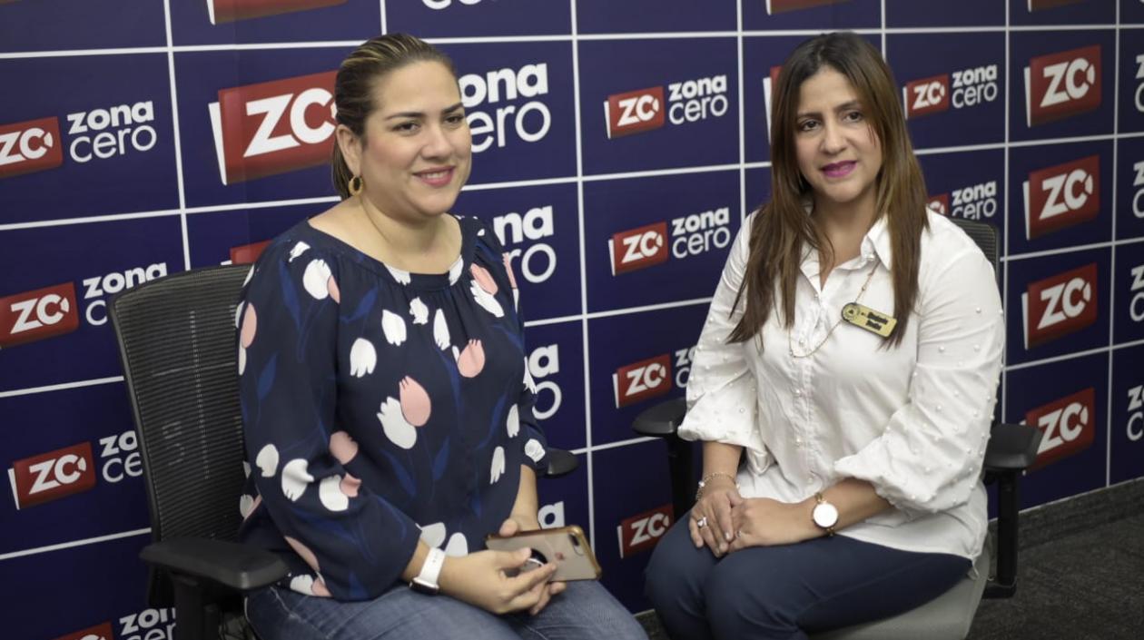 Martha Barros (coordinadora del colegio) y Marjorie Rocha (fonoaudióloga y vocera del colegio).