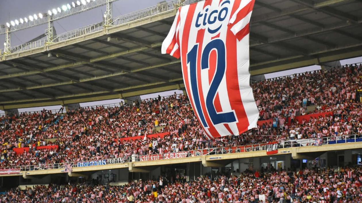 Los aficionados son la camiseta número 12 en Cali.