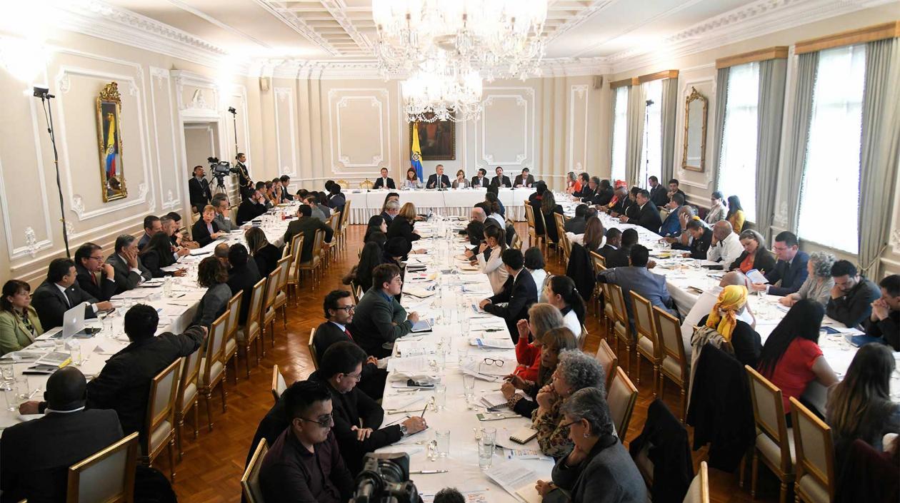 Conversación Nacional comienza su segunda semana con Mesa de Transparencia en la Universidad del Rosario.
