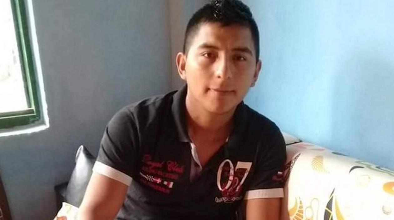 Jimmy Alberto Pacue fue asesinado delante de su esposa e hijo.