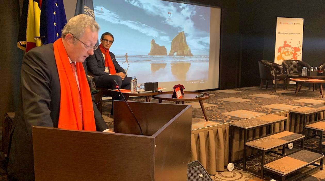 Foro que analizó problema de matrimonios: un 44 % de esos matrimonios precoces se celebran en medios urbanos.