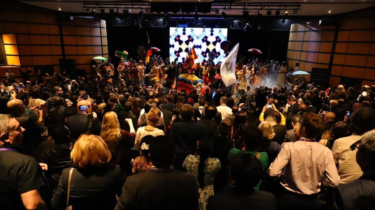 Momento en que representante de 180 países ovacionan al Carnaval de Barranquilla.